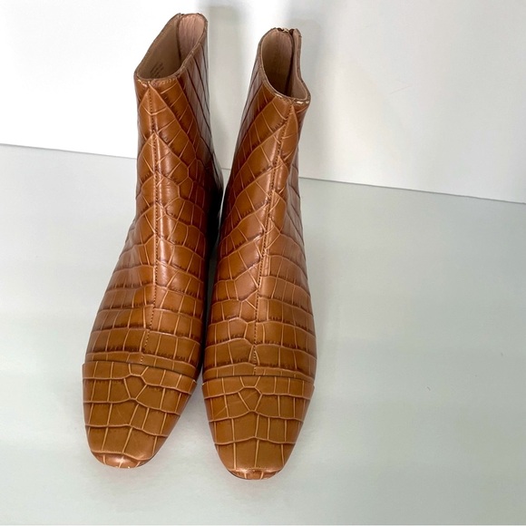 J Crew Roxie Cap-Toe Ankle Boots in Crocodile-Embossed Leather Sz 8 - Picture 5 of 15
